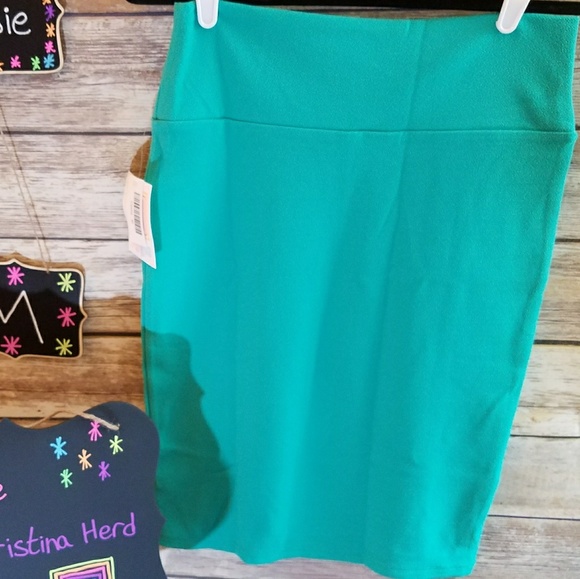 LuLaRoe Cassie - Picture 1 of 1